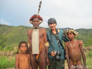 Orang-orang yang Pertama Kali Lihat Koteka: Panjang Ya!