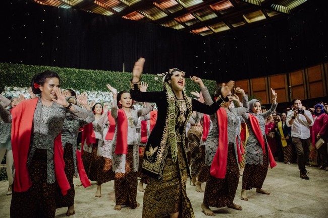 Nggak nyangka bisa viral juga. Ini siapa ngasih selamat, orang-orang udah pada ramai aja. Sejujurnya kan capek ya pas di situ tapi untungnya pas zumba itu rasa capeknya itu hilang, katanya Foto: dok. @maknafoto