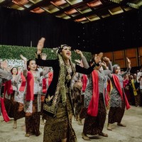 Nggak nyangka bisa viral juga. Ini siapa ngasih selamat, orang-orang udah pada ramai aja. Sejujurnya kan capek ya pas di situ tapi untungnya pas zumba itu rasa capeknya itu hilang, katanya Foto: dok. @maknafoto