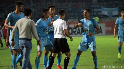 Melongok Ribut-Ribut di Laga Persela Lamongan Vs Borneo FC