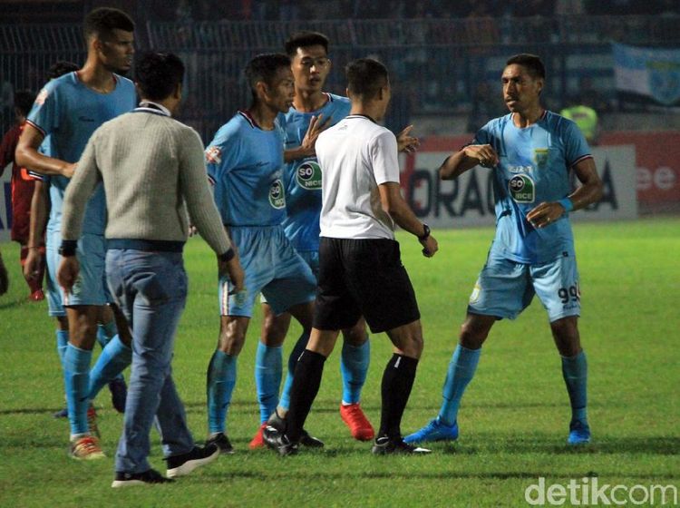 Melongok Ribut-Ribut di Laga Persela Lamongan Vs Borneo FC