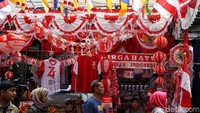 Para pedagang telah berjualan bendera merah putih sejak 20 Juli 2019.