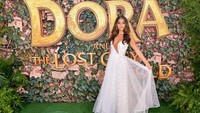Cantiknya Isabela Moner. Foto: Matt Winkelmeyer/Getty Images