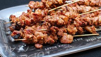 Hidangan mirip sate ini di China dikenal dengan sebutan Chuan. Daging sapi yang digunakan untuk membuat sate ini dibumbui dengan berbagai rempah seperti lada hitam, cabai, wijen hingga kunyit sebaggai penambah rasa.  Foto: istimewa