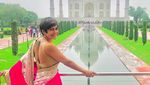 Foto: Liburannya Artis India yang Menolak Tua