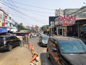 Dampak Perbaikan Jembatan, Polisi Rekayasa Lalin di Jalan Raya Sawangan