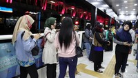 Masyarakat yang berpindah dari Halte Pemuda ke Stasiun LRT akan menempuh waktu sekitar 5 menit saat melintasi skybridge ini.