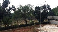Ketika memasuki lobby gedung, langsung terlihat pemandangan kuburan.