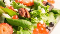 Baru pertama kali, ini ada salad sayuran yang dicampur dengan boba di dalamnya. Apakah khasiatnya masih sama? Foto: Istimewa