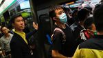 Potret Pendemo Blokir MRT di Hong Kong