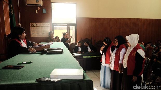 Jejak 3 Emak PEPES: Kampanye Hitam ke Jokowi, Divonis 6 Bulan Bui