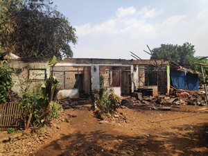 Rumah Kontrakan Habis Terbakar, Nenek Ratini Jatuh Pingsan