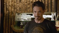 Robert Downey Jr dikenal kerap ngemil saat syuting, saat beradegan dengan Captain America (Chris Evans) ia pun sempat menawarinya makanan. Dok. Marvel