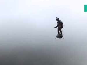 Video: Gunakan Hoverboard, Prajurit Prancis Seberangi Selat Inggris