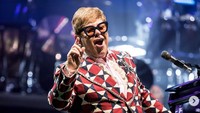 Hal itu berhasil dilaluinya karena dukungan orang-orang terdekatnya. Dok. Instagram/eltonjohn