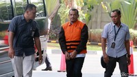 Abu Bakar, tersangka penyuap Gubernur Kepulauan Riau (Kepri) nonaktif Nurdin Basirun diperiksa KPK, Jakarta, Selasa (30/7/2019).