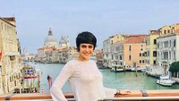 Menikmati indahnya kanal di Venesia, Italia. (mandirabedi/Instagram)