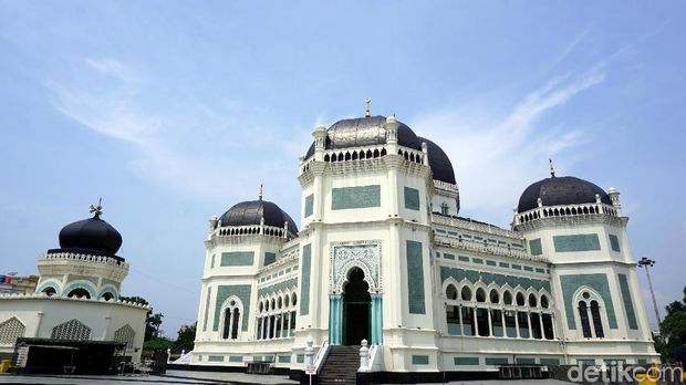 Masjid Raya Al Mahsun di Medan