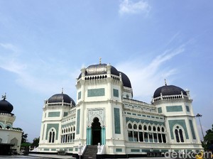 Masjid Megah di Medan: Arsiteknya dari Belanda Lantainya dari Italia