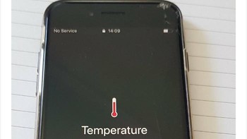 Smartphone pun sampai meronta. Foto: Twitter