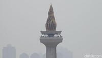 Begini penampakan udara berpolusi di kawasan Monas, Selasa (30/7/2019).