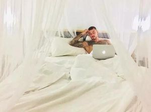 Bahaya Steroid, Obat yang Diselundupkan Model Ganteng Pembuat Konten Porno
