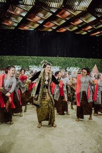 Oktiya Haniarti jadi viral karena menari zumba di pernikahannya