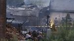 Detik-detik Pesawat Militer Pakistan Jatuh Menimpa Rumah Warga