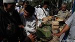 Anies Lepas Petugas Pemeriksa Hewan Kurban di Jakut