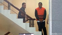 Nurdin diduga menerima suap dari Abu Bakar terkait perizinan reklamasi. Abu Bakar diduga memberi suap senilai total Rp 159 juta agar diberi izin prinsip untuk lokasi reklamasi di Kepri.