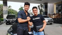 Aktor muda Ammar Zoni belum lama ini merestorasi interior BMW 320 miliknya. Istimewa/Classic Car Interior.