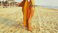 Berbikini di La Plage, sebuah pantai di Jeddah, Arab Saudi. (mandirabedi/Instagram)