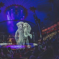 Sirkus Roncalli sudah eksis sejak tahun 1976. Sadar dengan tren sirkus yang mulai beralih tanpa menggunakan hewan asli, di era 90a-an, sirkus asal Jerman itu pun mengganti konsep. Mereka mulai menggunakan efek 3D dalam pertunjukkannya.  Foto: Dok. Instagram @circustheaterroncalli