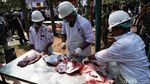 Anies Lepas Petugas Pemeriksa Hewan Kurban di Jakut