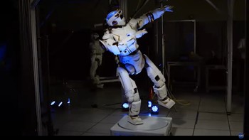 Fleksibilitas gerak tubuh Valkyrie mencapai kisaran 32 derajat. Bergaya ala Usain Bolt pun dengan mudah dilakukan. (Foto: Dok. YouTube NASA Johnson)