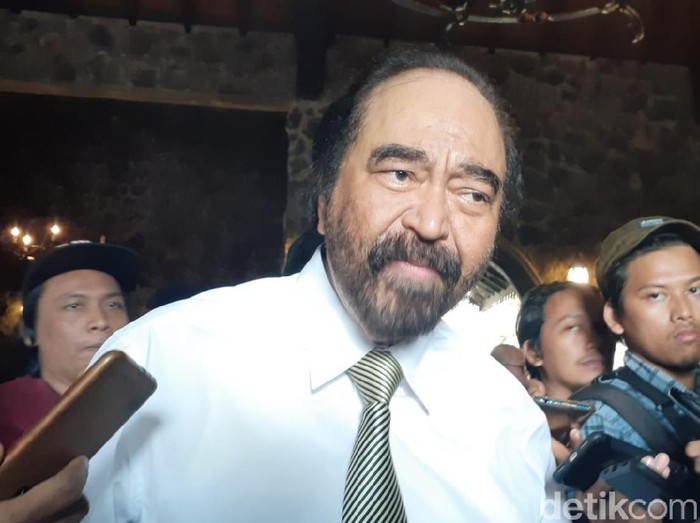 Ketum Partai NasDem, Surya Paloh memberikan keterangan pers di Yogyakarta, (30/7/2019).