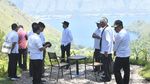 Gaya Jokowi-Iriana Saat Tinjau Lokasi Wisata di Sumatera Utara