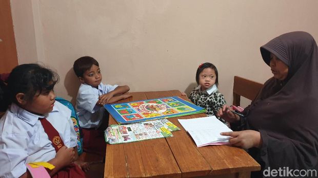 Perjuangan Pria Tunanetra di Bandung Sulap Rumah Pribadi Jadi SLB