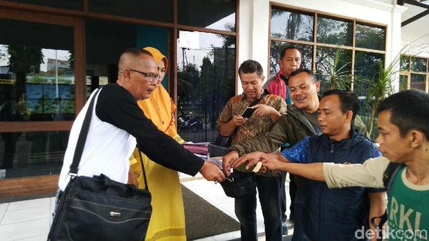 Pilu Janda Miskin di Ciamis, Anak Masuk SMK Wajib Sumbang Rp 3,3 Juta