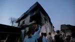 Detik-detik Pesawat Militer Pakistan Jatuh Menimpa Rumah Warga