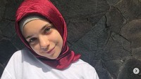 Bahkan beberapa menyebut dirinya mirip dengan model Barbara Palvin, setuju? Dok. Instagram/isabel.azhari