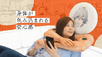 Selain jadi speaker, ada lengan yang menjulur dan siap memeluk mesra pengguna. Di bagian atas, ada pula wajah tampan ala anime Jepang. (Foto: Dok. Otome-Yusha)