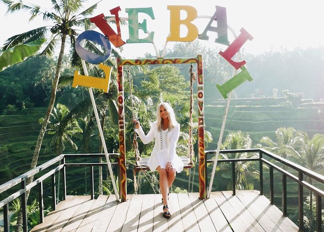 Kini dari bisnis glitter tubuh tersebut, Jenna hidup dalam kemewahan. Inilah potret sang pebisnis muda itu saat berlibur di Bali.  Foto: dok. Instagram