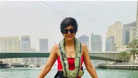 Wanita cantik ini juga pernah ke Dubai, UEA. (mandirabedi/Instagram)