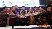 Selain itu, dari MOU ini Pegadaian dapat melakukan akuisisi penjualan produk Personal Accident dan Travel Insurance kepada agen penjualan mereka, melalui aplikasi keagenan yang dimiliki oleh Askrindo. Tidak menutup kemungkinan untuk kolaborasi penjualan produk-produk asuransi lain kedepannya.