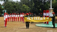 Para anggota Paskibraka Nasional tersebut berlatih sejak pukul 07.00 WIB hingga 17.00 WIB.