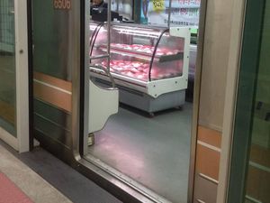 Bawa Meja hingga Buka Kantin di Kereta, Ini Foto Kocak Penumpang Kereta