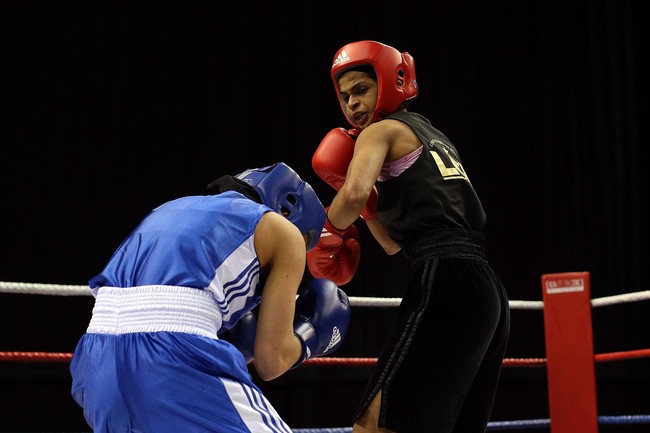 Di Instagram, ia meluapkan rasa syukurnya bisa terpilih sebagai salah satu wanita inspiratif. Merasa terhormat dipilih oleh Duchess of Sussex Meghan Markle untuk masuk di sampul depan Vogue Inggris edisi September. Tinju adalah olahraga yang egois, tapi yang terpenting adalah tujuan hidupmu, yakni bisa menginspirasi sesama, tulis Ramla di keterangan foto. Foto: Dok. Getty Images, Instagram