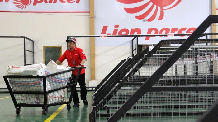 Lion Parcel meresmikan fasilitas Tempat Penimbunan Sementara (TPS) di Kawasan Industri Tunas, di Sei Panas, Batam.