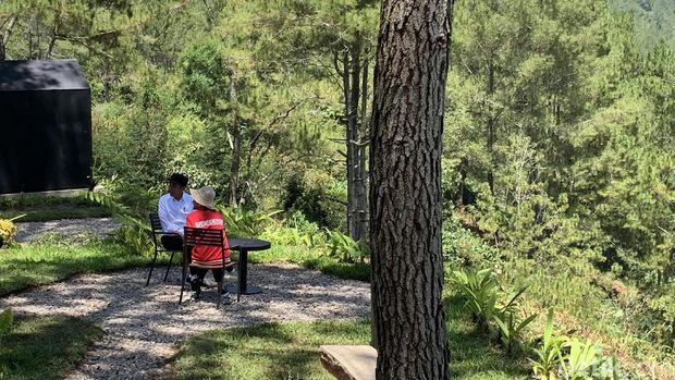 Jokowi Ajak Iriana Tinjau Lokasi Glamour Camping di Tobasa